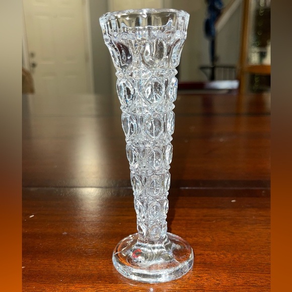 Vintage 5-7/8" Tall Chung Chung Lead Crystal Vase Made in Taiwan Beautiful. EUC - Picture 1 of 11
